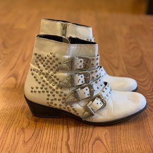 Urban Outfitters studded white leather bootie 7